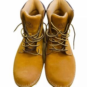 COPY - Gently used lightweight Timberlands,